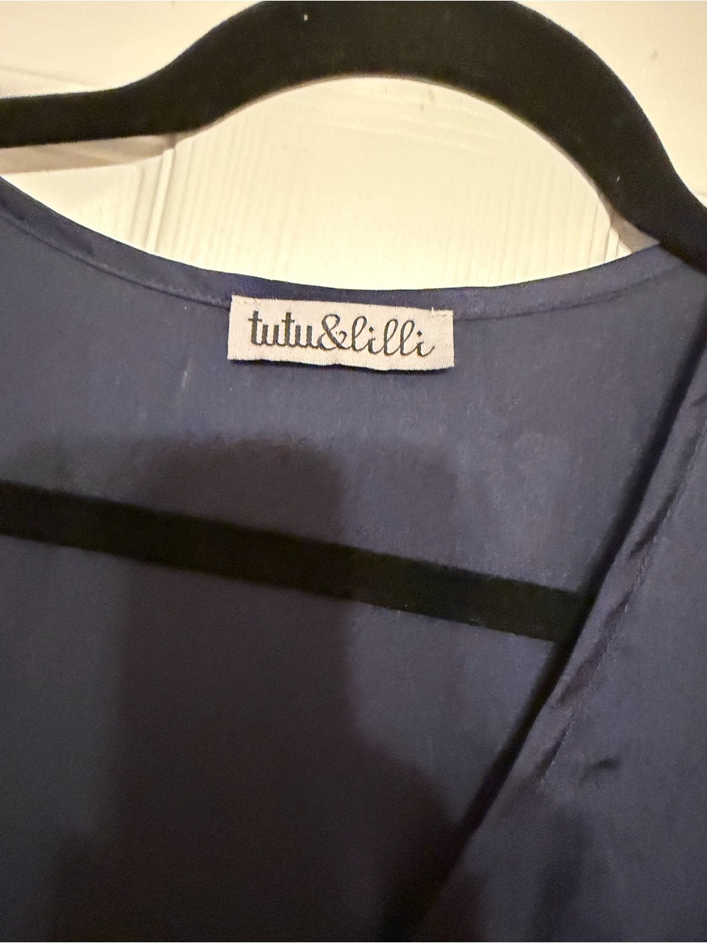 lulu & lilli Blue Satin V-Neck Short Sleeve Blouse Top - Picture 2 of 4